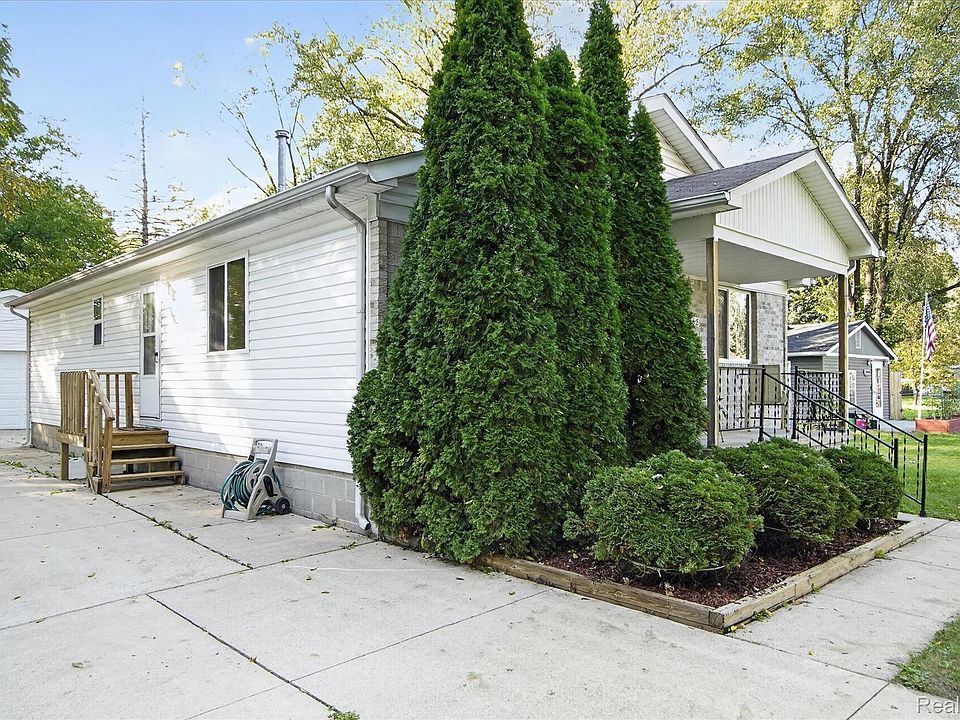14668 Syracuse St, photo 29