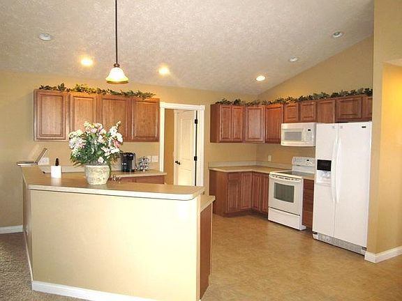 2nd image of 106 Magnolia Cir