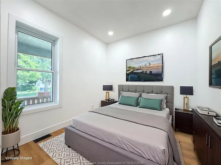651 Brock St — Photo 10