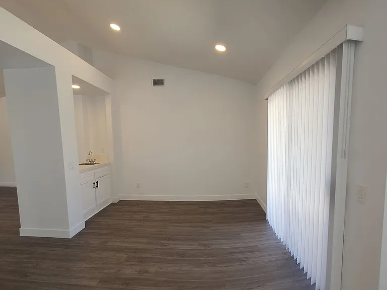 272 Augustine Way #B — Photo 6