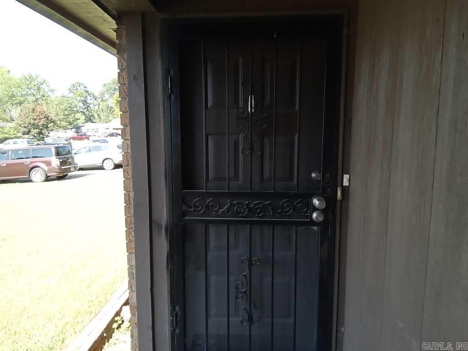 2nd image of 1423-1425 Stafford Rd