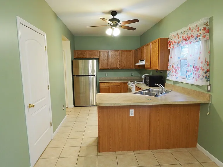 3029 Charing Cross Rd — Photo 10