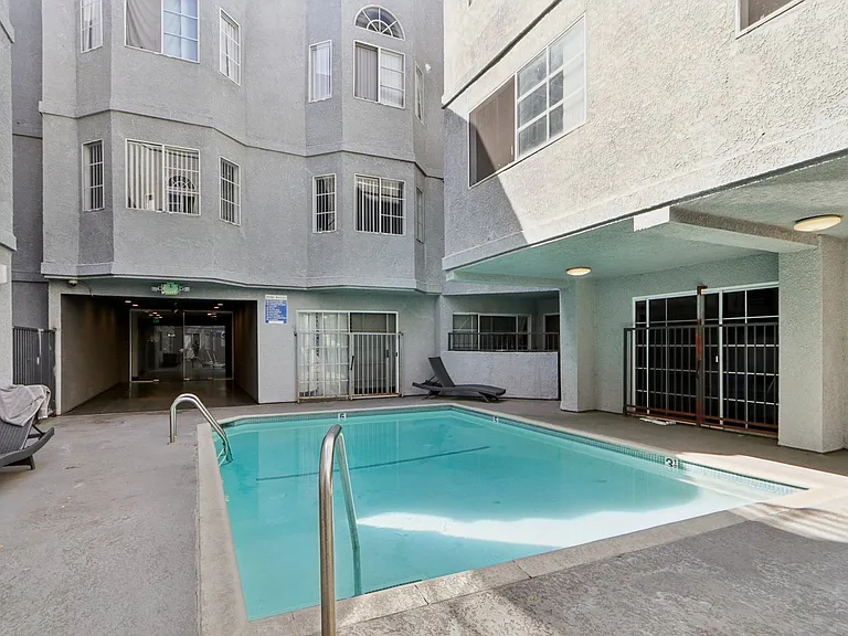 5555 Harold Way — Photo 25
