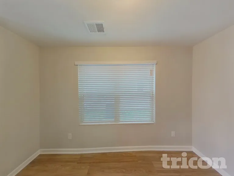 1429 Sandra Dr — Photo 3