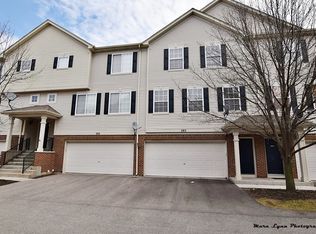 285 Evergreen Cir, Gilberts, IL 60136