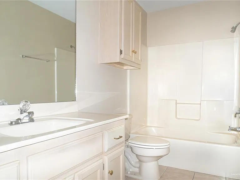 703 N Agate St #C — Photo 14