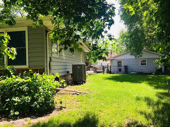 4th image of 402 Barberry St