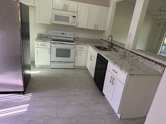3rd image of 208 Fallen Palm Dr
