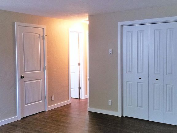 5th image of 573 Mary Neal Ln