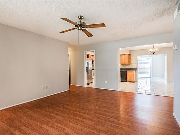 4th image of 7646 Gilchrist Dr