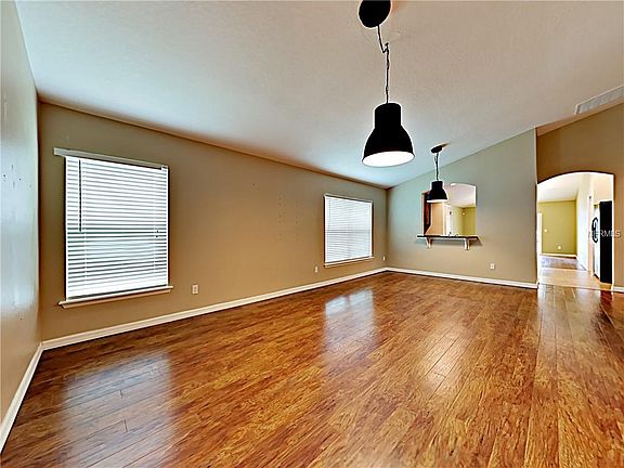 4th image of 917 Cloverwood Way