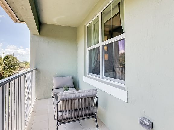 Covered balcony off owner's suite