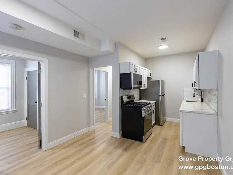 628 E 6th St #2 — Photo 18