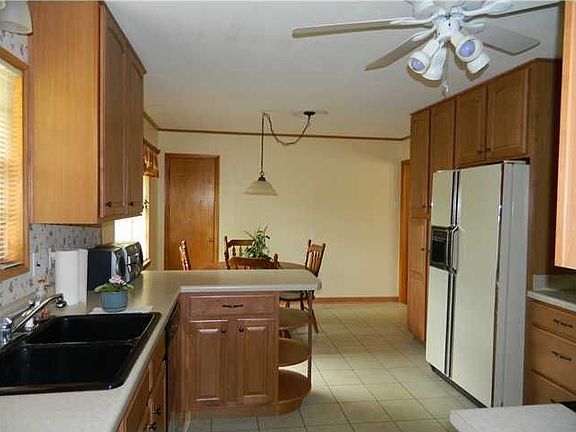 5th image of 86 Kriswood Dr