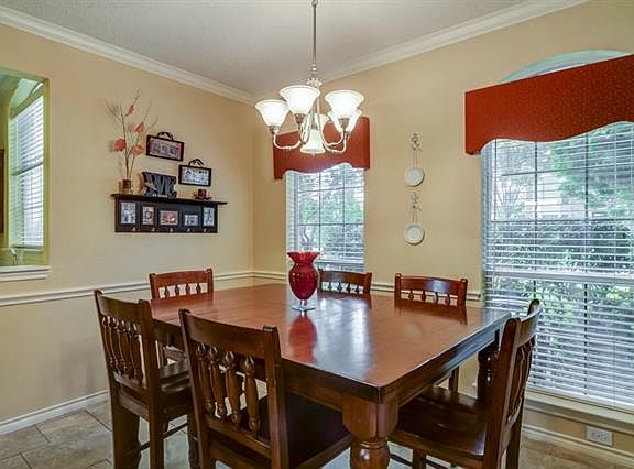 5th image of 3300 Camden Dr