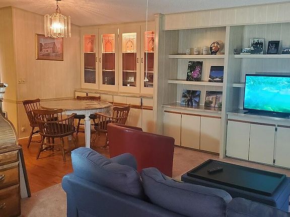 4th image of 601 Papaya Cir