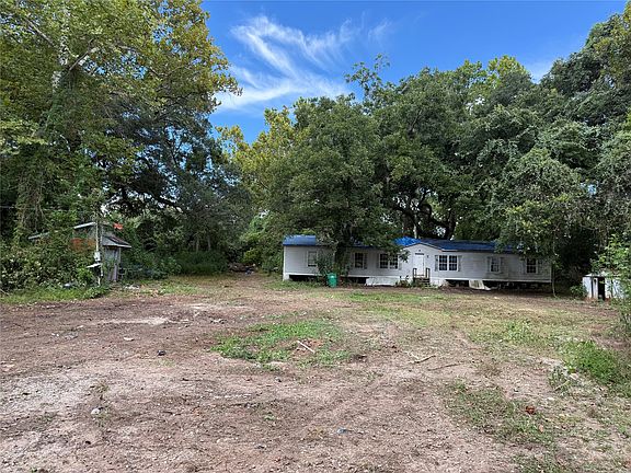 4th image of 376 River Rd