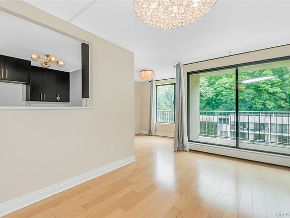 4th image of 1155 Warburton Avenue #11F