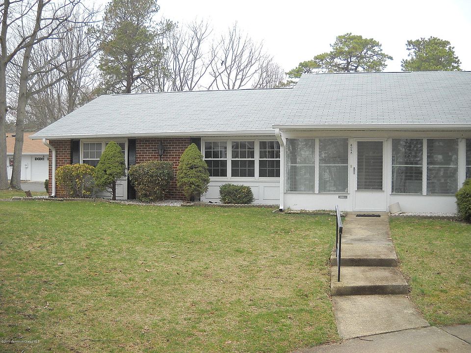 1st image of 805a Balmoral Court #100a