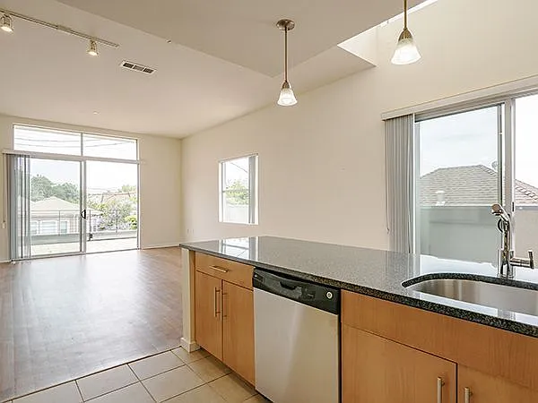 5540 Doyle St — Photo 3