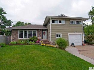 1569 Sherwood Dr, East Meadow, NY 11554