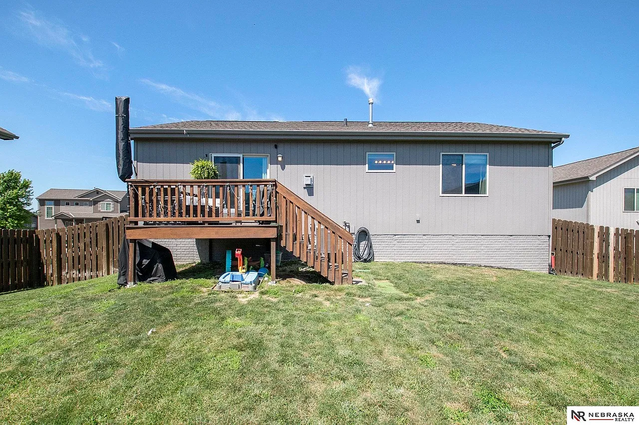3 bed, 2.5 bath, 1707 sqft, $2,500 — Photo 2