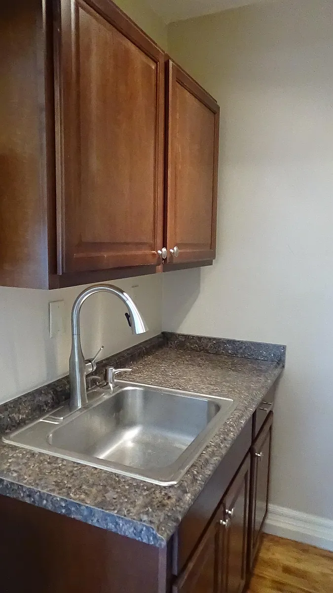 Building Photo - 306 N Cascade Ave #13