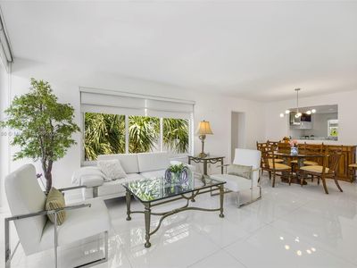 1 Harbour Way APT 305, Bal Harbour, FL, 33154