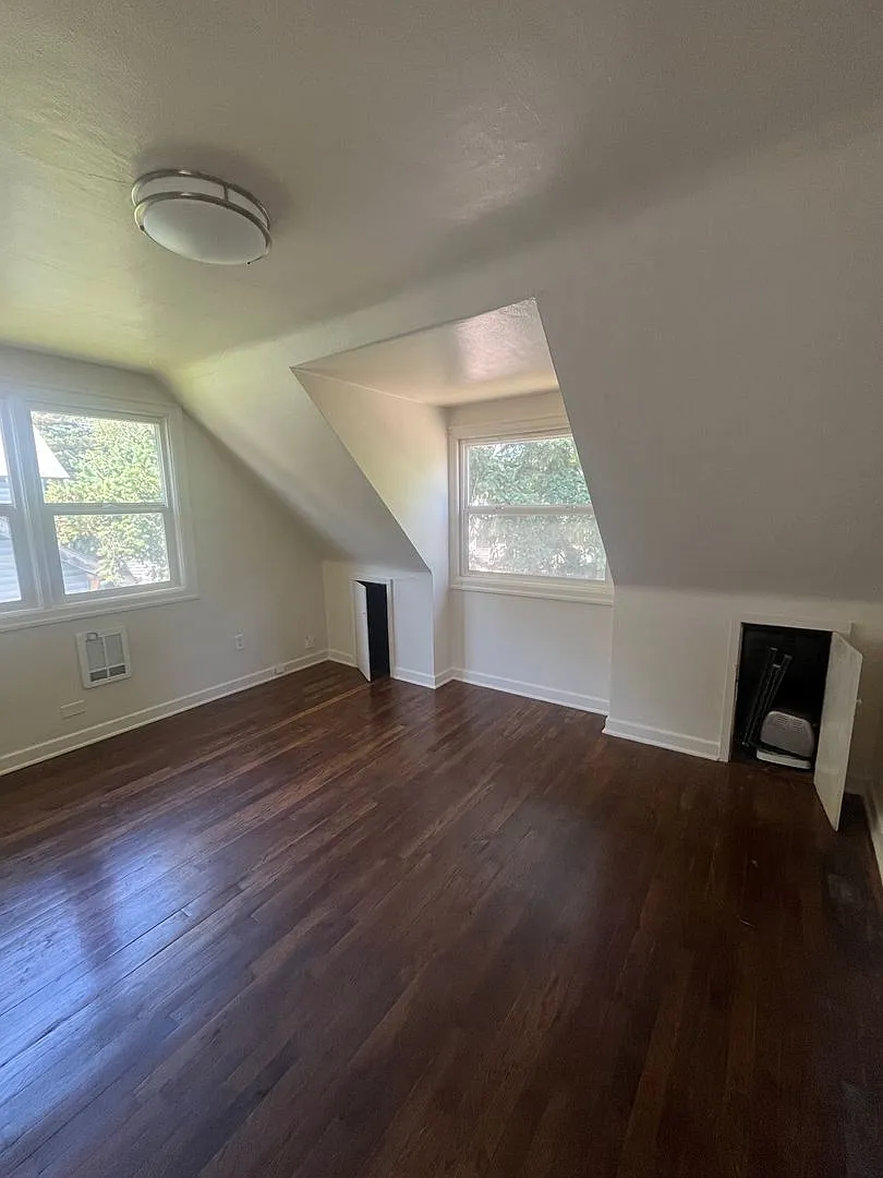 Building Photo - 430 W 12th Ave #4