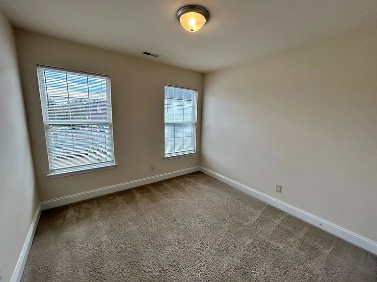 4901 Warwick Rd E — Photo 21