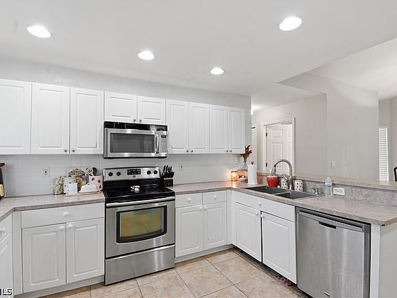 2nd image of 46 NW 1st Way