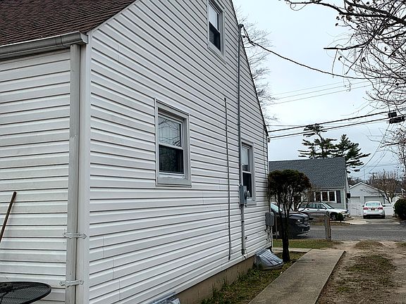 3rd image of 13 Campion St