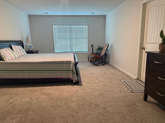 5th image of 325 Thompson Dr