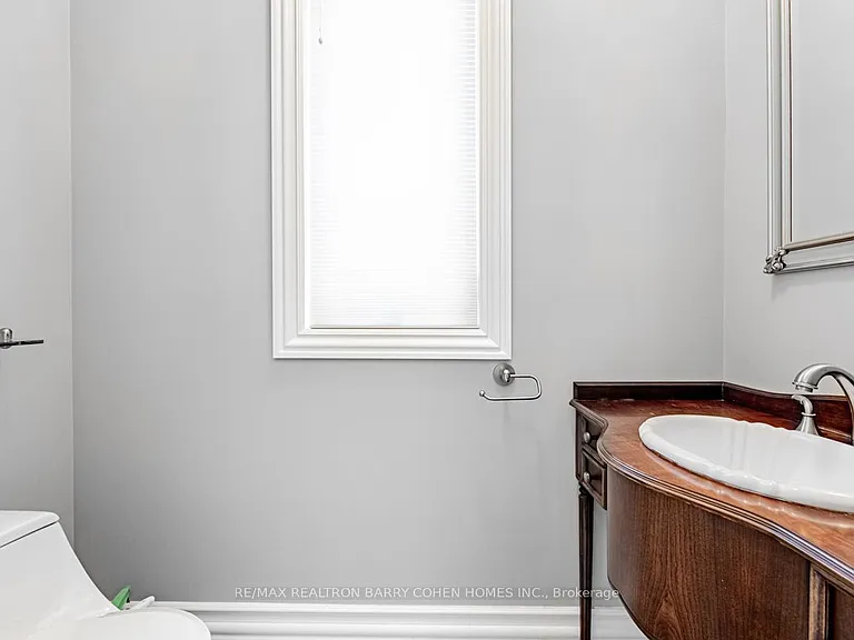 8 York Rd — Photo 19