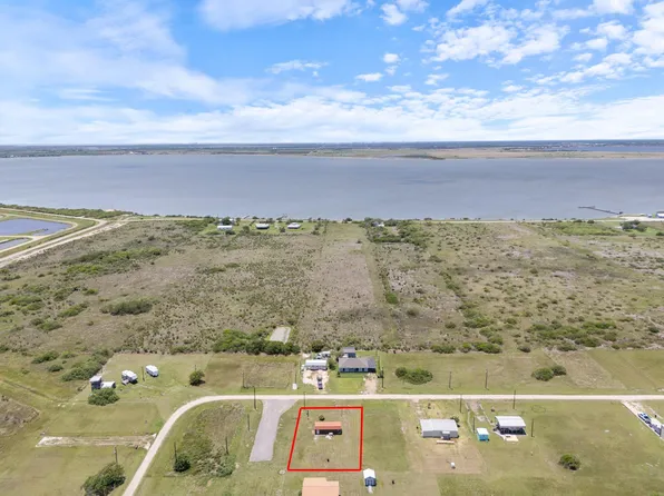 103 Dog Fish Dr, Palacios, TX 77465