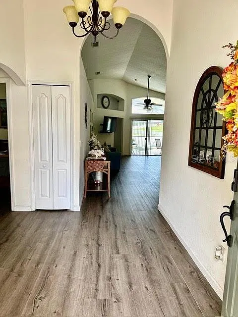 3 bed, 2.0 bath, 1694 sqft, $2,400 — Photo 4