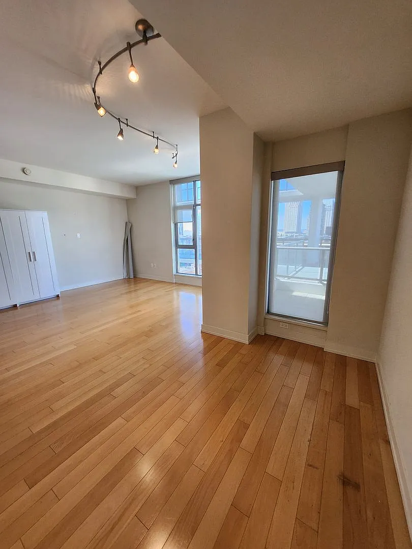Gaslamp studio Condo (Alta) with Resort-Style Amenities — Photo 2