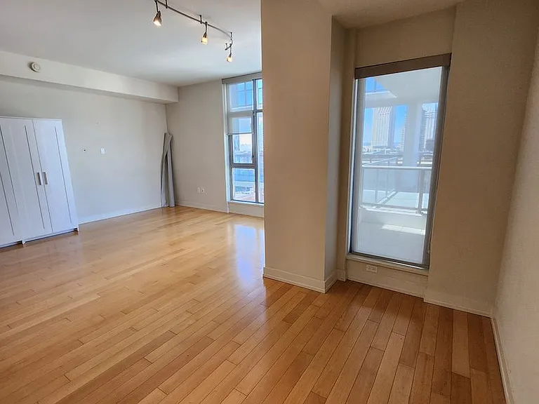 575 6th Ave #609 — Photo 2