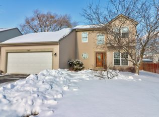 913 Willow St, Lake In The Hills, IL 60156