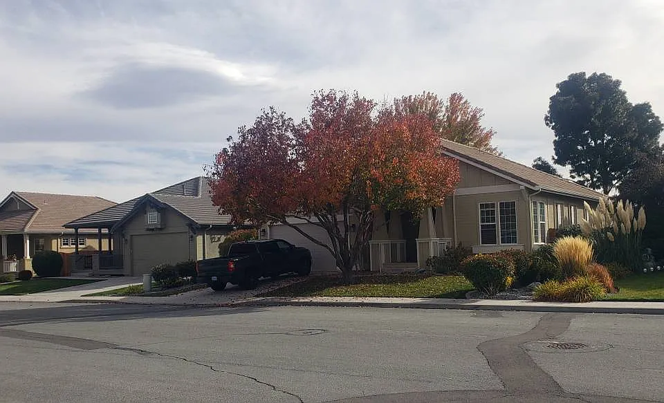 Turnberry Dr