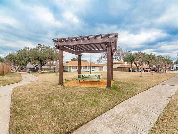 2nd image of 722 Baruna Cir