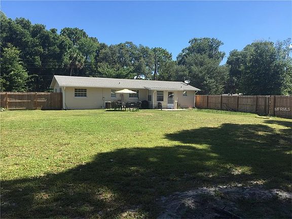 3rd image of 450 E Pineapple Ave