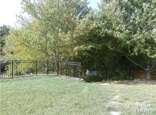 2245 Delaware Dr, Saint Charles, MO 63303