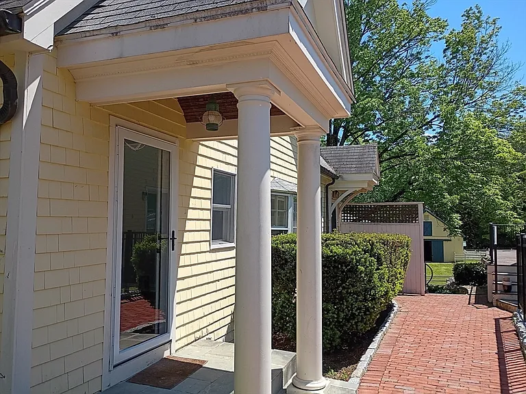 106R Main — Photo 2