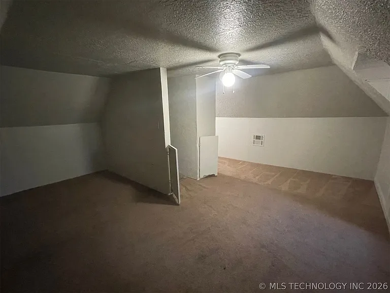 409 W Commercial St — Photo 14