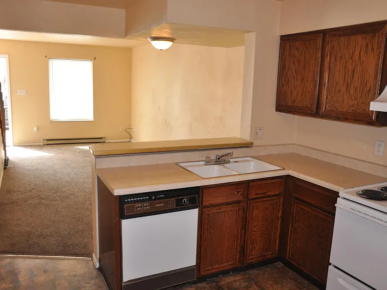 1922 N Salem Ave — Photo 4