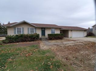 309 S Main St, Tampico, IL 61283