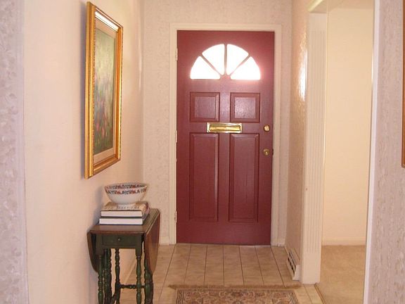 5th image of 725 Malabu Dr