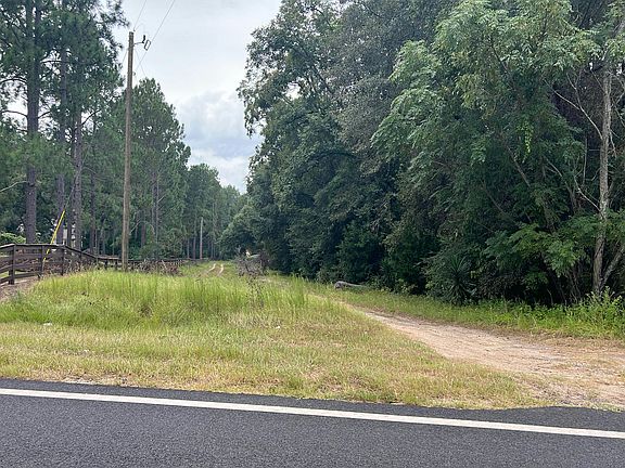 2nd image of 1601 Lotts Creek Rd