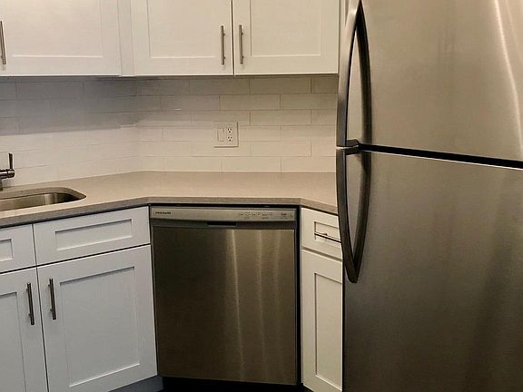 5th image of 2020 Walnut St APT 10J
